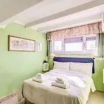 Piramide Terrace Bed & Breakfast