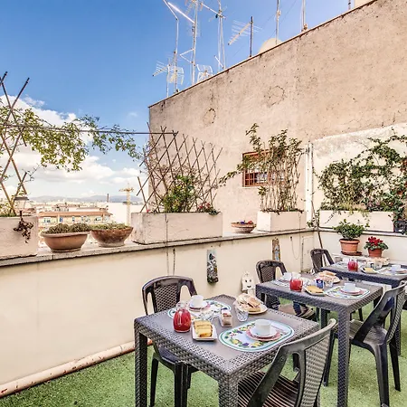 Piramide Terrace Oda ve Kahvaltı 3*