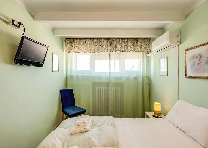 Oda ve Kahvaltı Piramide Terrace Roma